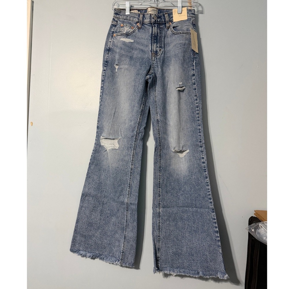 Universal Thread Size 0 Reg OR Low Relaxed Flare Jeans Med Wash Distressed 2399